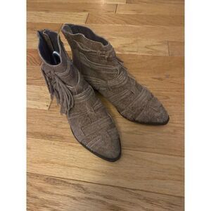 Free People womens tan/sand Decade suede distressed fringe ankle booties sz 40/9